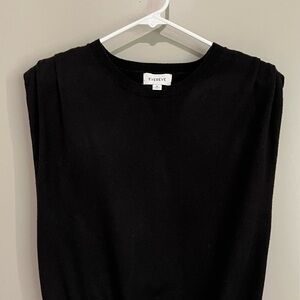 Evereve Black Sleeveless light sweater Top